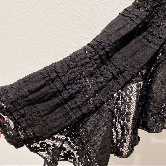 Tularosa Flora Lace Ruffled Bodysuit Black Size Large - Picture 10 of 12